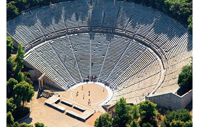 Theater in Mikines